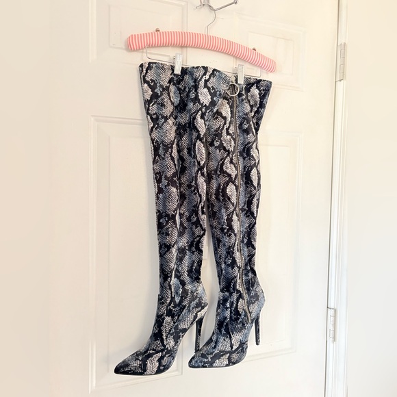 Shoedazzle Blue Black Snakeskin Velvet Stretch Boots Size 9.5 - Picture 13 of 16